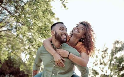 She Drove Downtown to Surprise Her Husband on Their Anniversary. A Stranger Stopped Her and Said: “Wait. The Real Show Is About to Start.”
